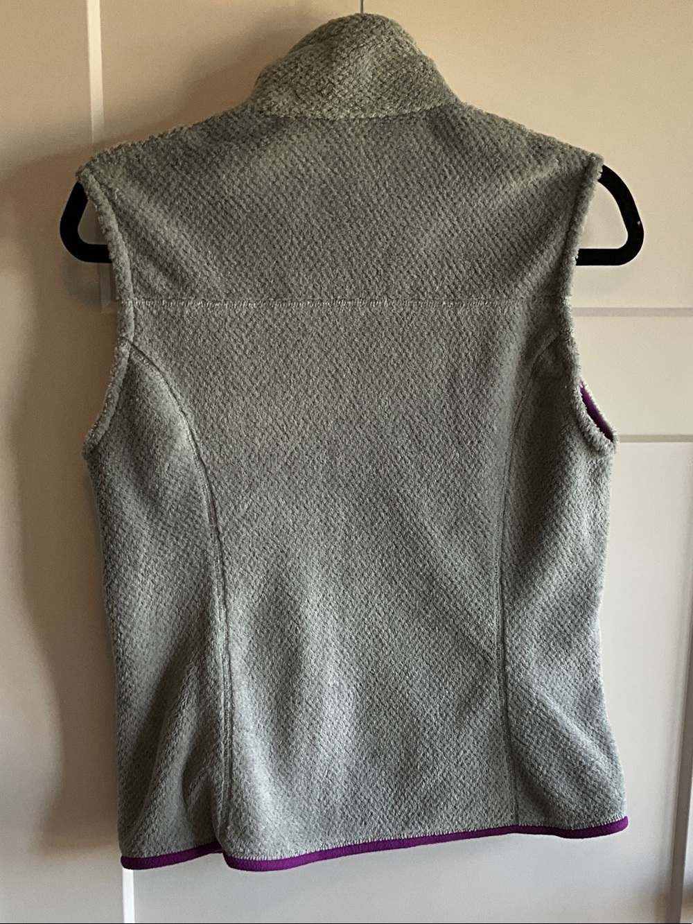 Patagonia Light Gray Fleece Vest with Purple Trim - Picture 5 of 5